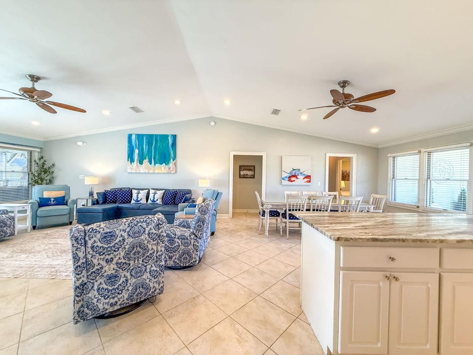 5 Bedroom Heated Pool Pet Friendly 4 King SGI House in Saint George Island