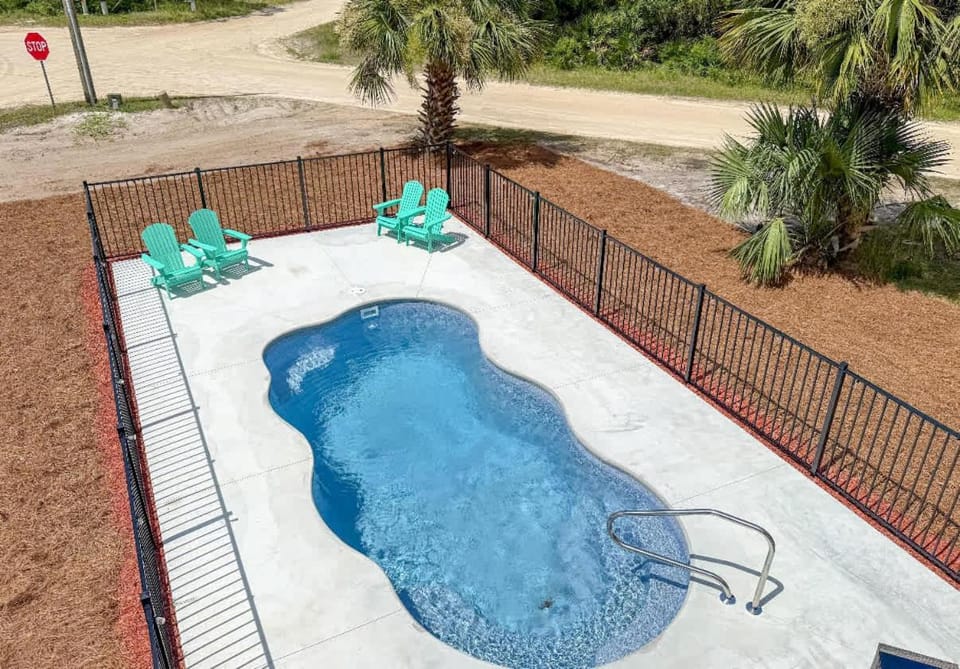 Island Vibes NEW Pool Pet Friendly Fall rates House in Saint George Island
