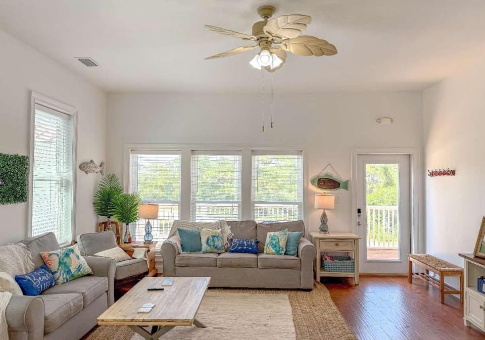 Island Vibes NEW Pool Pet Friendly Fall rates House in Saint George Island