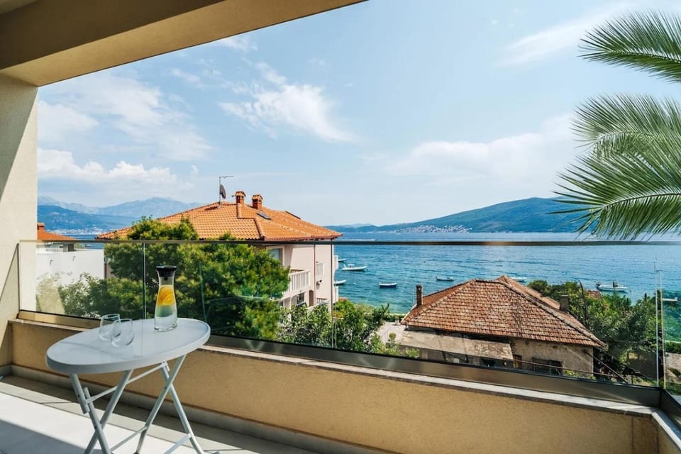 Patio, Natural landscape, View (from property/room), Balcony/Terrace, Mountain view, Sea view