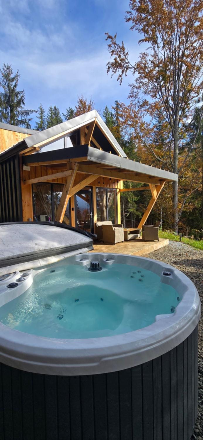 Lacașul Lupilor Nature lodge in Romania