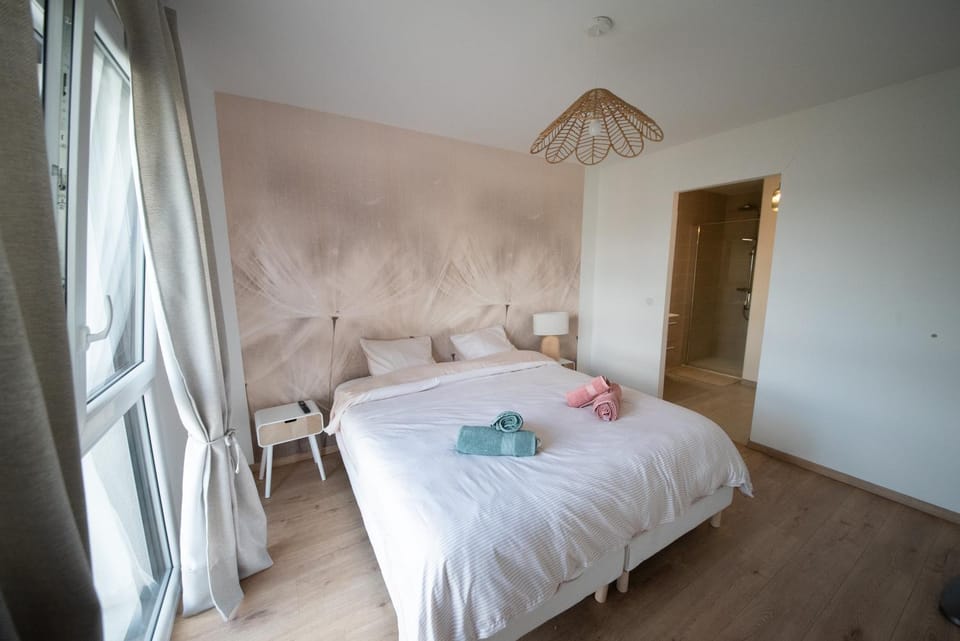 Bed, Bathroom, Photo of the whole room, Bedroom, towels, wardrobe