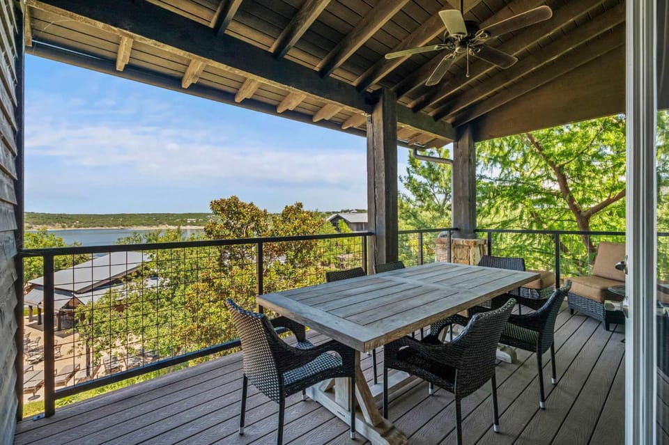 Lake Travis Views - 5BR - BBQ - Pickleball Villa in Lake Travis