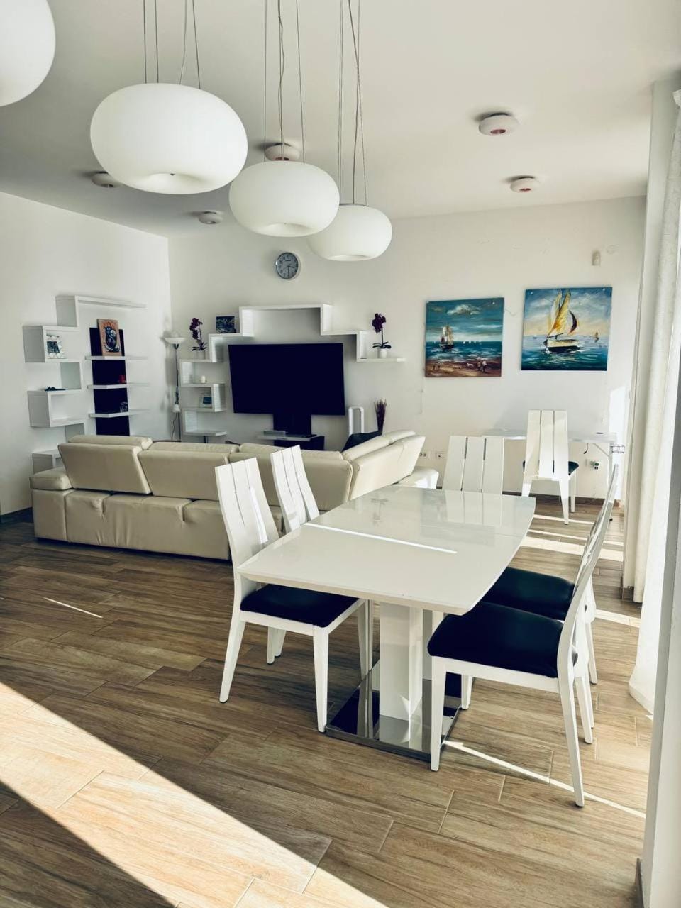 Communal lounge/ TV room, TV and multimedia, Living room, Seating area, Dining area, Evening entertainment