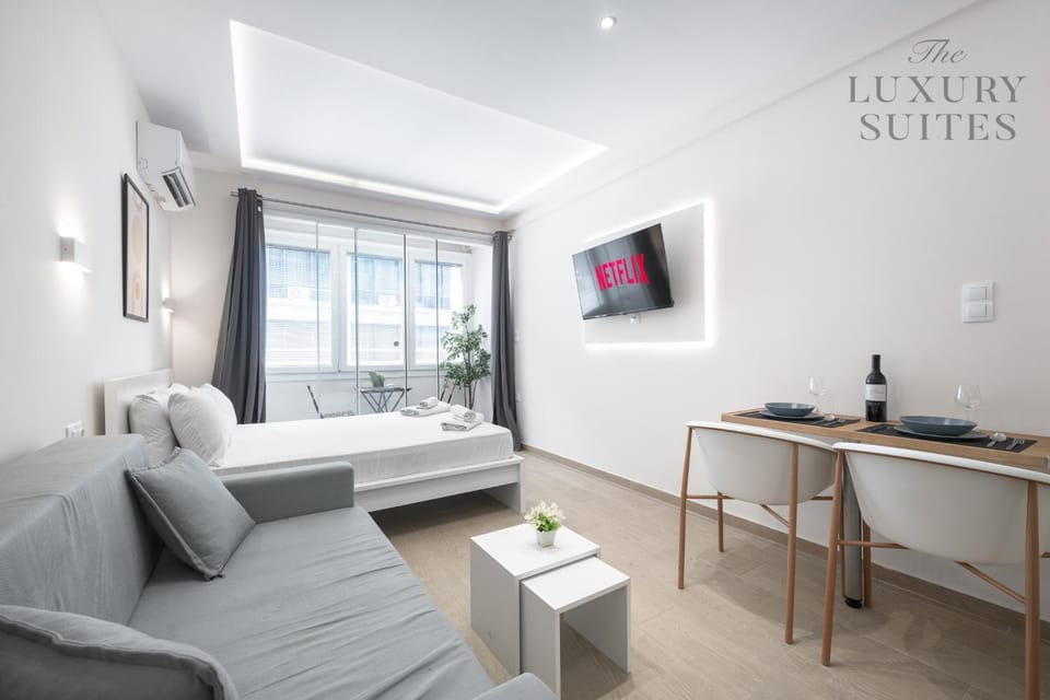 Patio, Bed, TV and multimedia