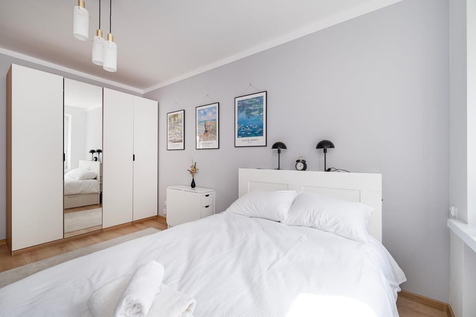 Bed, Photo of the whole room, wardrobe
