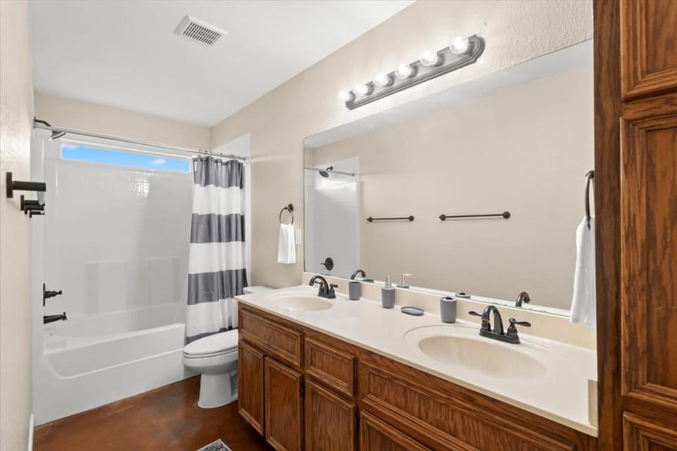 Chic 3BR Home in a Top-Rated Location House in Temple