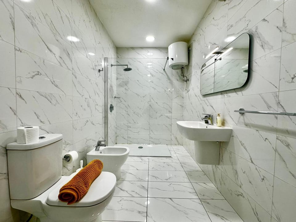 Modern Shared Apartment - St Julian's Apartment in Saint Julians