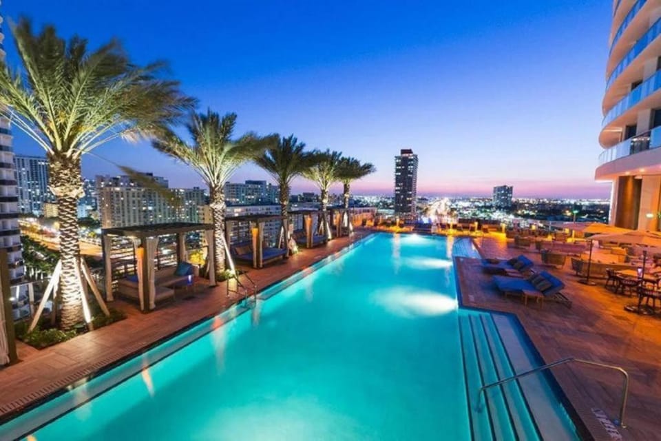 Oceanfront Luxe Apt 24th Floor Apartment in Hollywood Beach