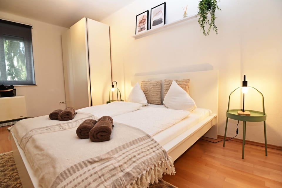 Bed, Photo of the whole room, Bedroom, towels