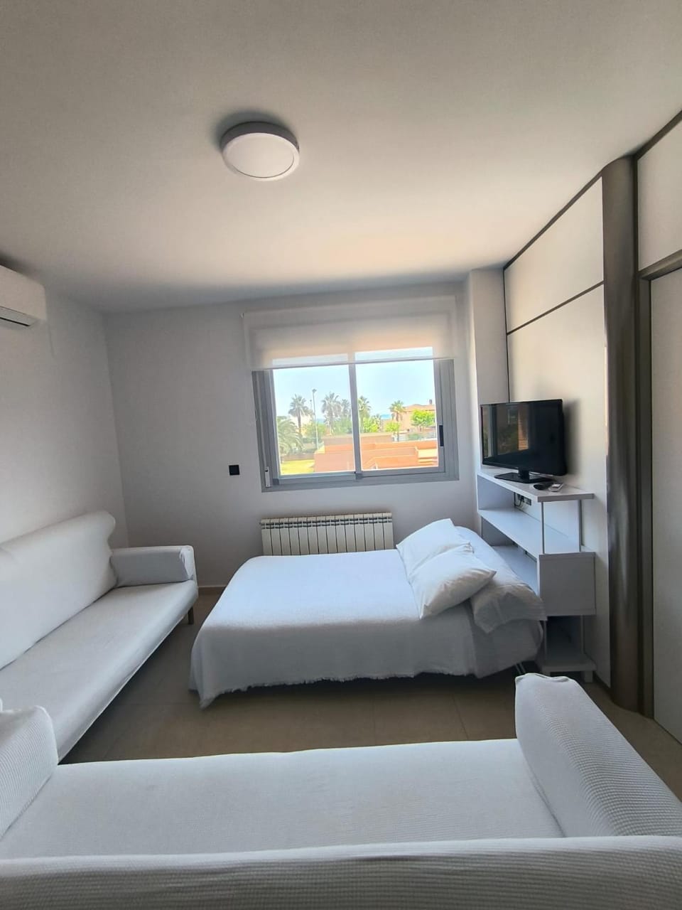 Communal lounge/ TV room, Bed, TV and multimedia, Living room