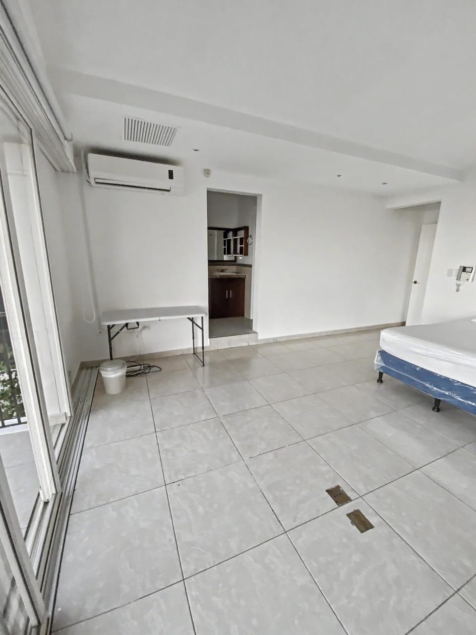 Habitaciones Privadas en Memories Flowershop - Colonia Escalón, Plaza Futura Apartment in San Salvador