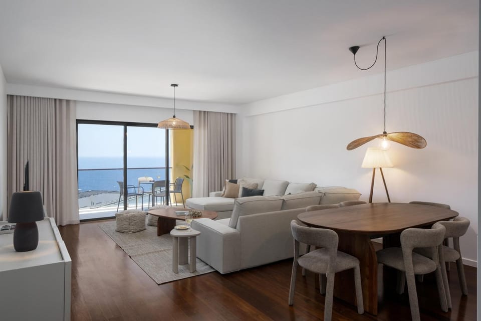 Living room, Dining area, Sea view