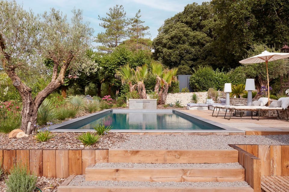Swimming pool, sunbed