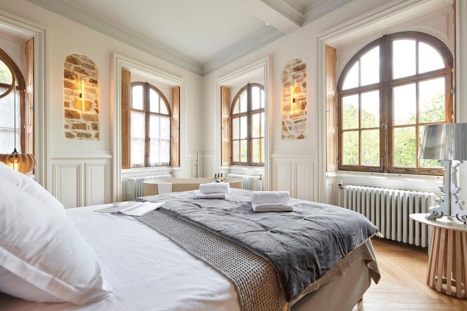 Bed, Photo of the whole room, Bedroom, towels