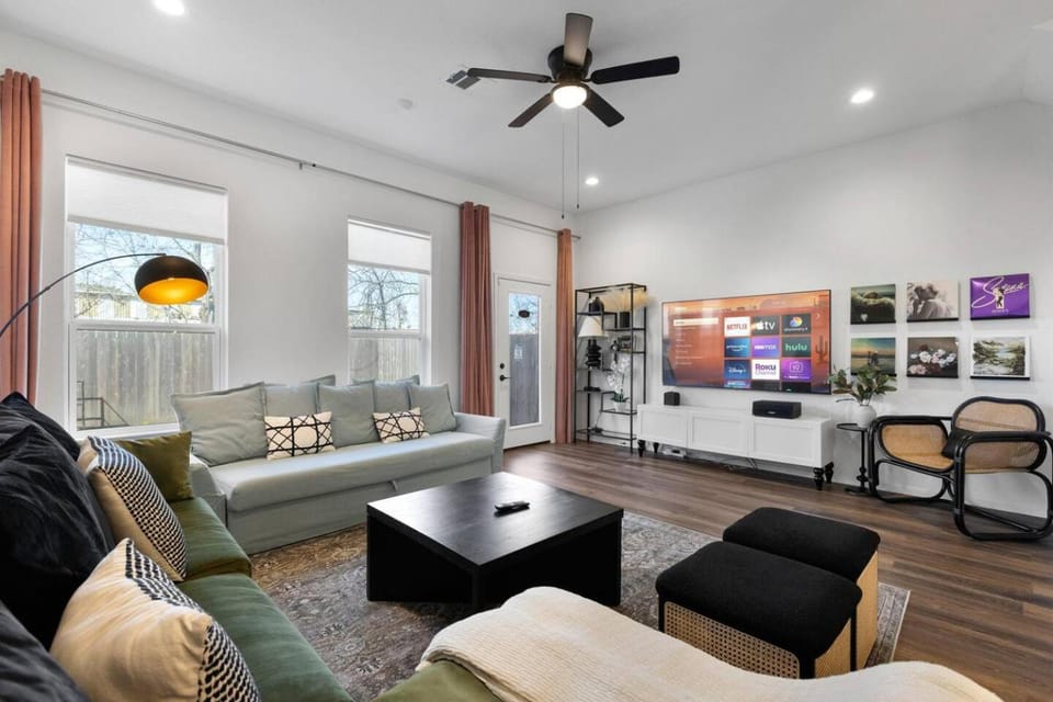 Communal lounge/ TV room, Living room, Seating area, Evening entertainment, fireplace