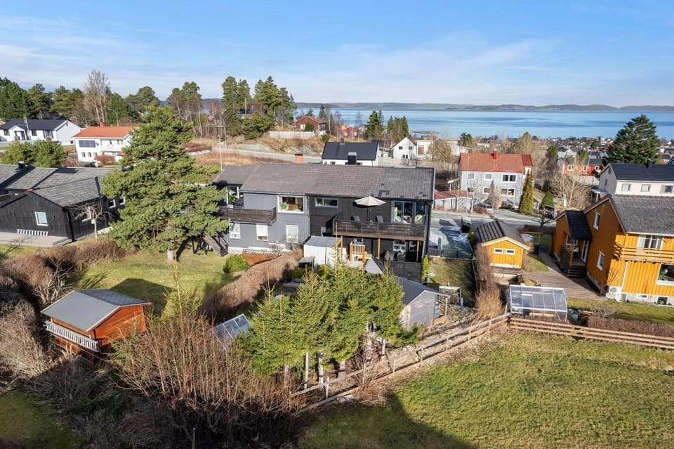 Neighbourhood, Bird's eye view