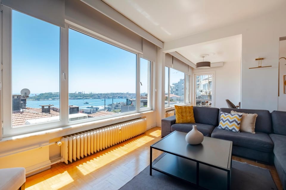 View (from property/room), Balcony/Terrace, Living room, Sea view
