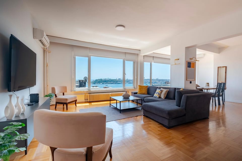 TV and multimedia, Living room, Seating area, Evening entertainment, Sea view