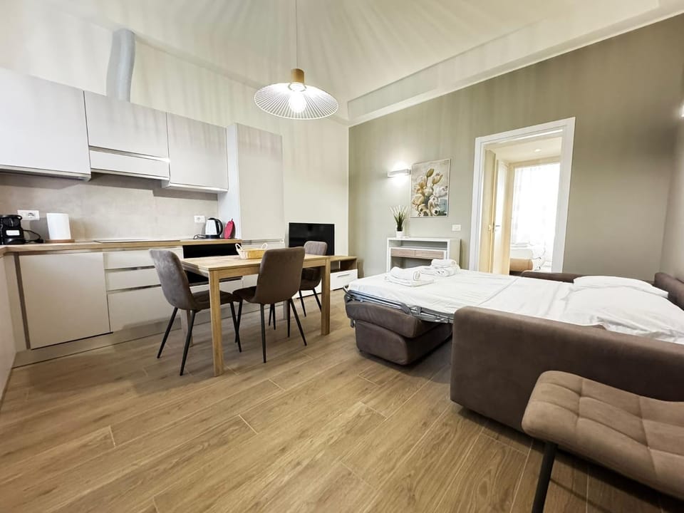Kitchen or kitchenette, Seating area