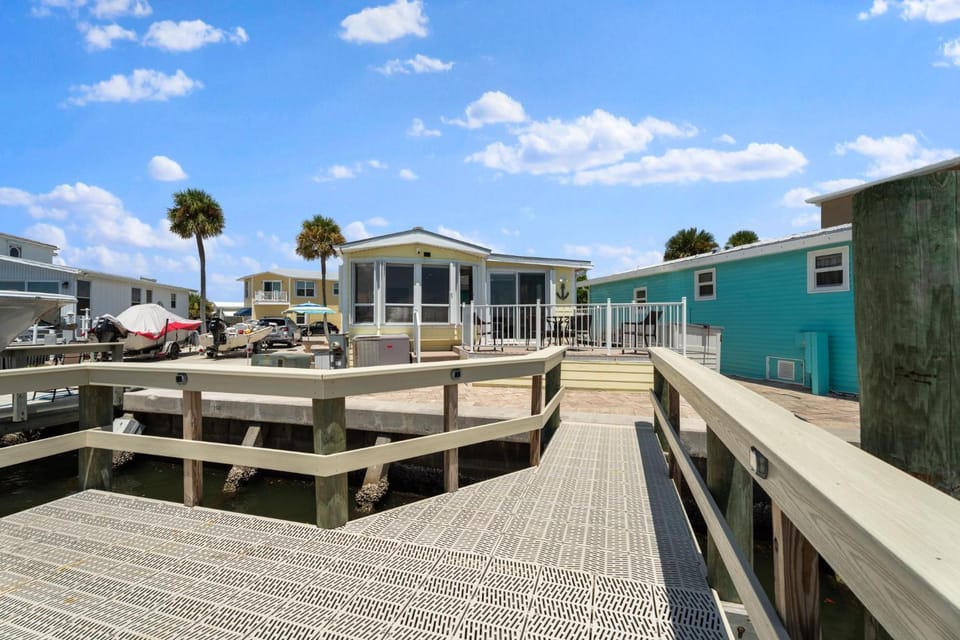 Waterfront Stunning 2 bed 2 bath riverfront beach home on Nettles Island House in Hutchinson Island