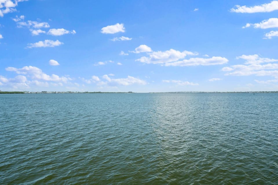 Waterfront Stunning 2 bed 2 bath riverfront beach home on Nettles Island House in Hutchinson Island