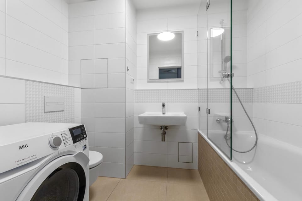 Shower, Bathroom, towels, washing machine