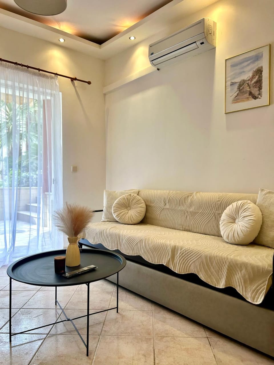 Living room, Seating area, air conditioner