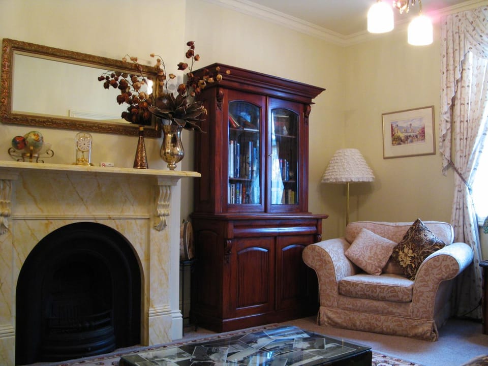 Library, TV and multimedia, Living room, Seating area