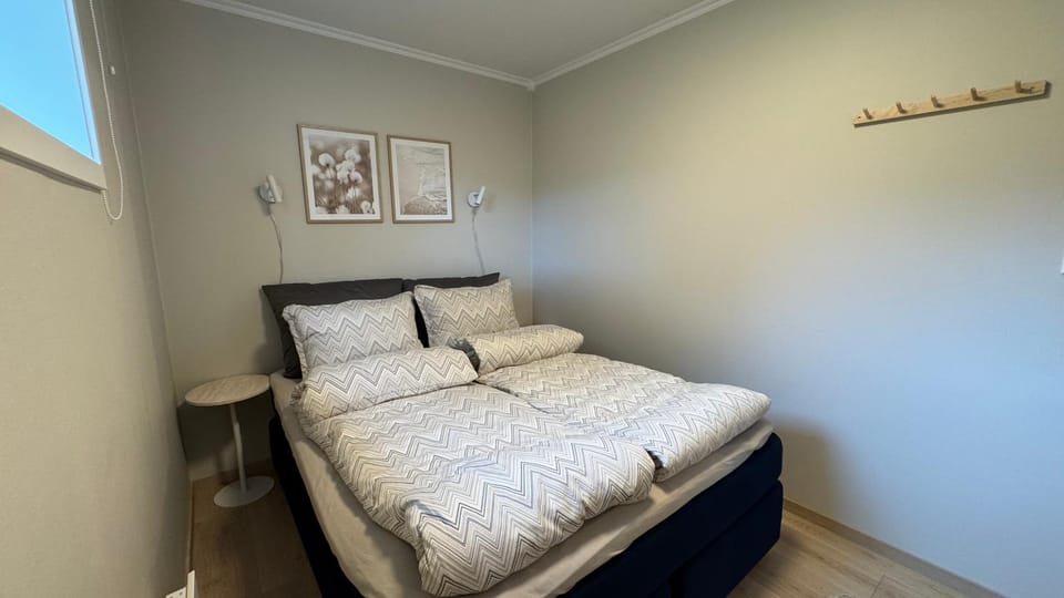 Bed, Bedroom, locker