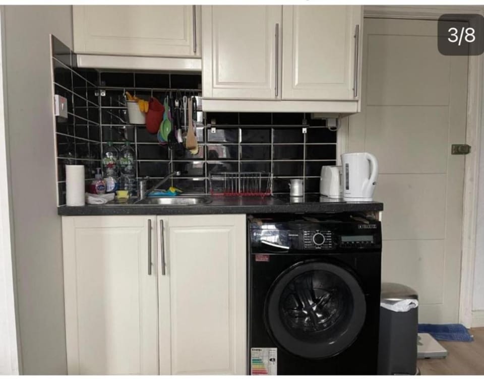 Kitchen or kitchenette, washing machine