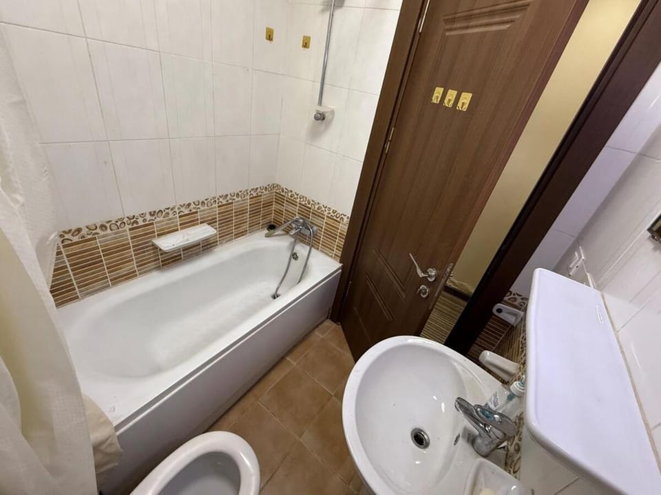 Shower, Toilet, Bathroom, Bath