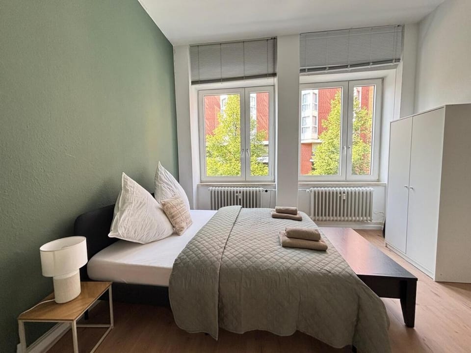 Bed, Living room, Photo of the whole room, Bedroom, internet
