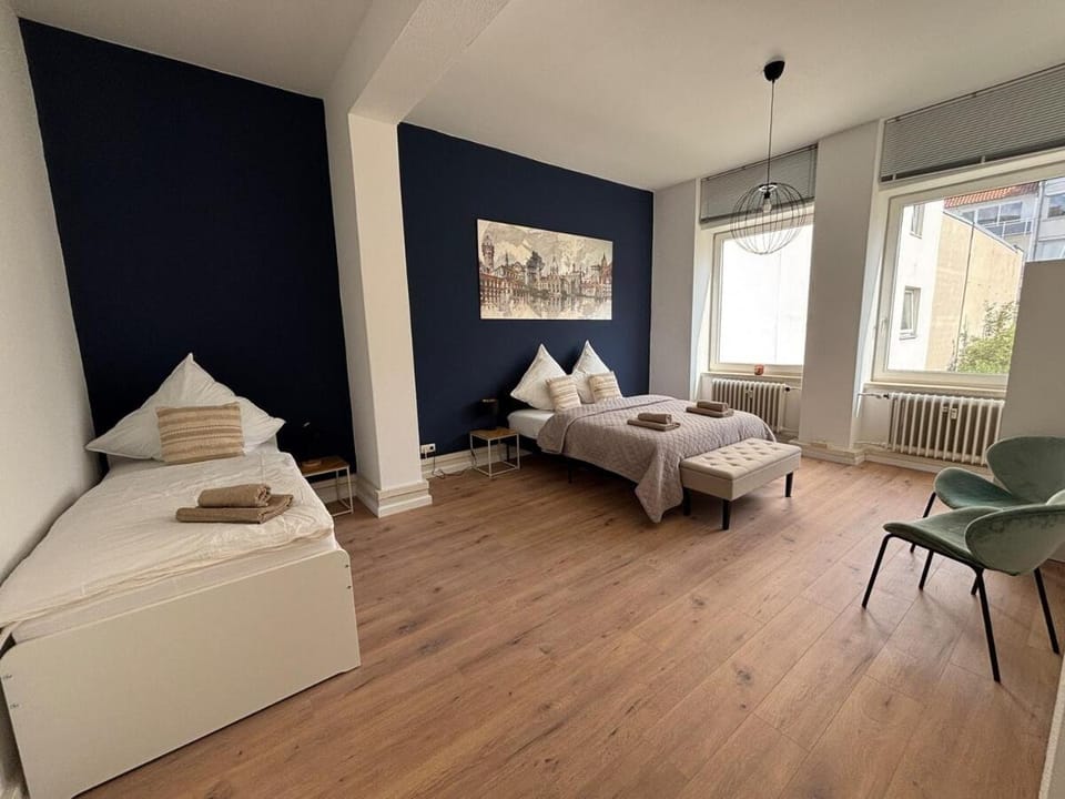 Bed, Photo of the whole room, Seating area, Bedroom, towels
