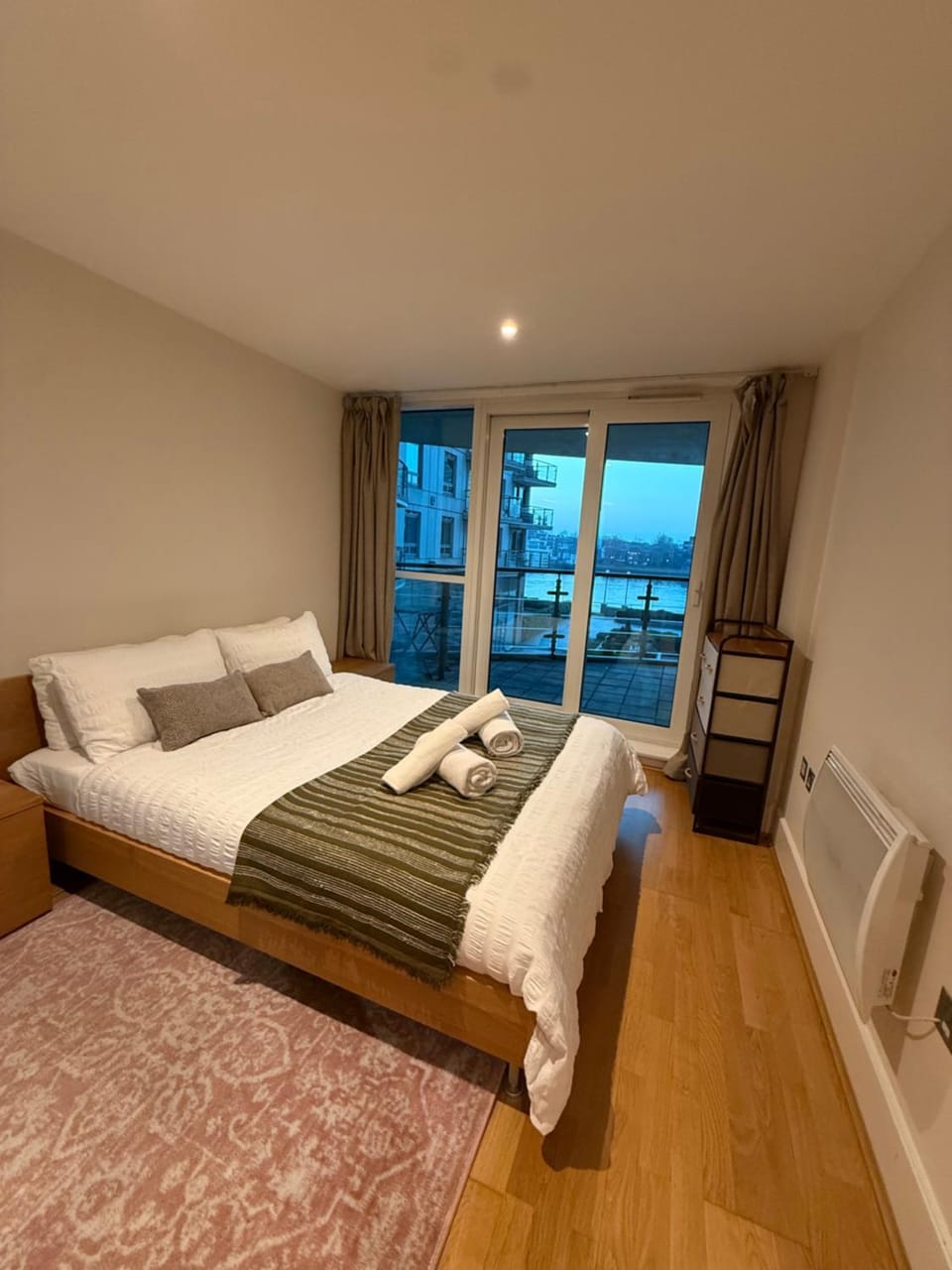 Modern Riverside Gem Apartment in City of Westminster