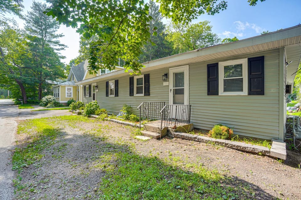 1 Mi to Dtwn Saratoga Springs: Cozy Duplex Apt! Apartment in Saratoga Springs