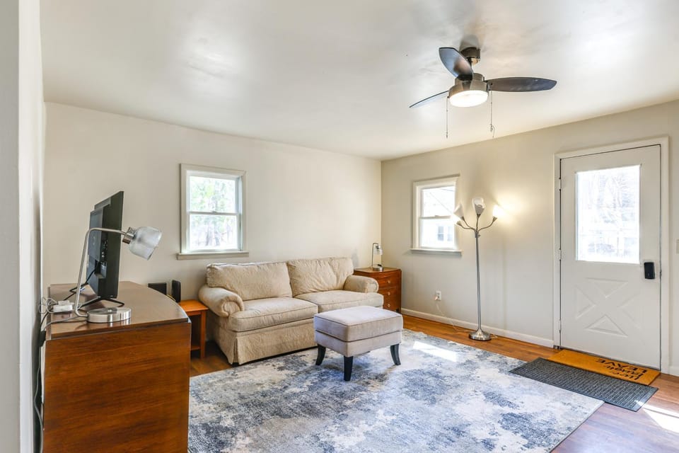 1 Mi to Dtwn Saratoga Springs: Cozy Duplex Apt! Apartment in Saratoga Springs