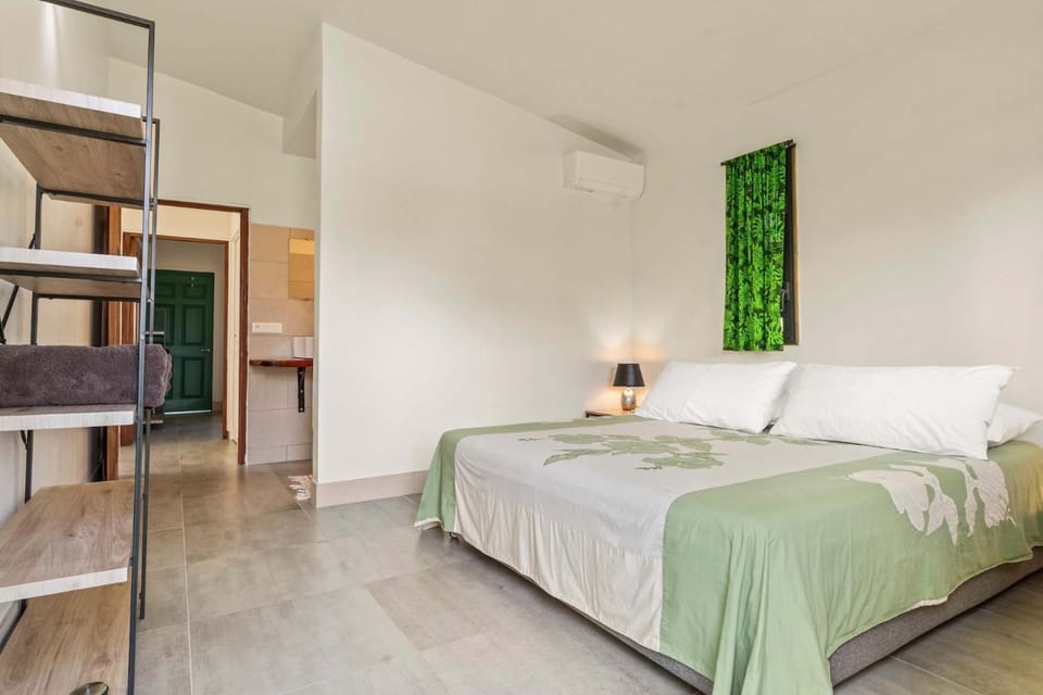 Temenino Pihiti Secluded Bungalow House in Tahiti