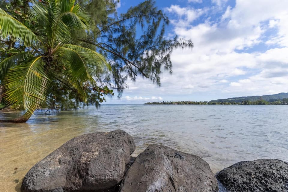 Temenino Pihiti Secluded Bungalow House in Tahiti