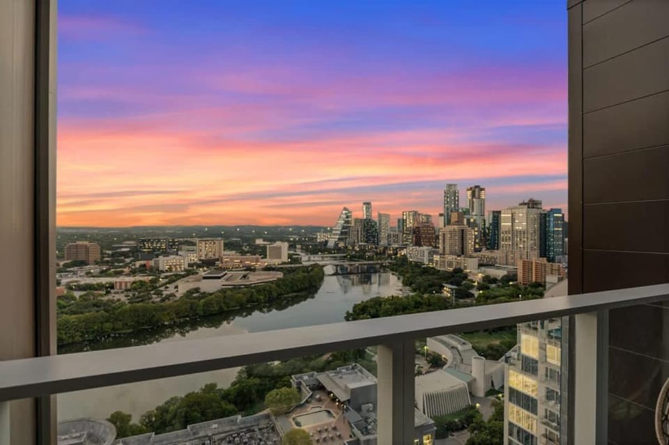 Del Rio at the Rainey District Apartment in Austin