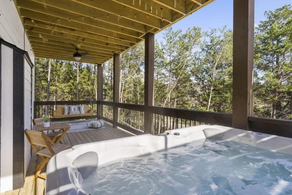 Luxury Lodge Near Lake - Hot Tub - Pools - Games House in Hollister