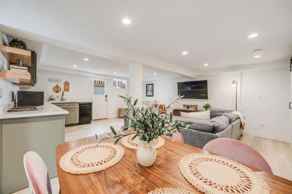Cozy Garden Suite by Sloan's Lake and Tennyson! Villa in Wheat Ridge