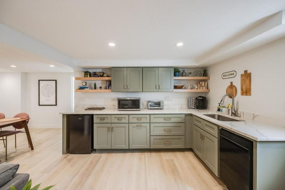 Cozy Garden Suite by Sloan's Lake and Tennyson! Villa in Wheat Ridge