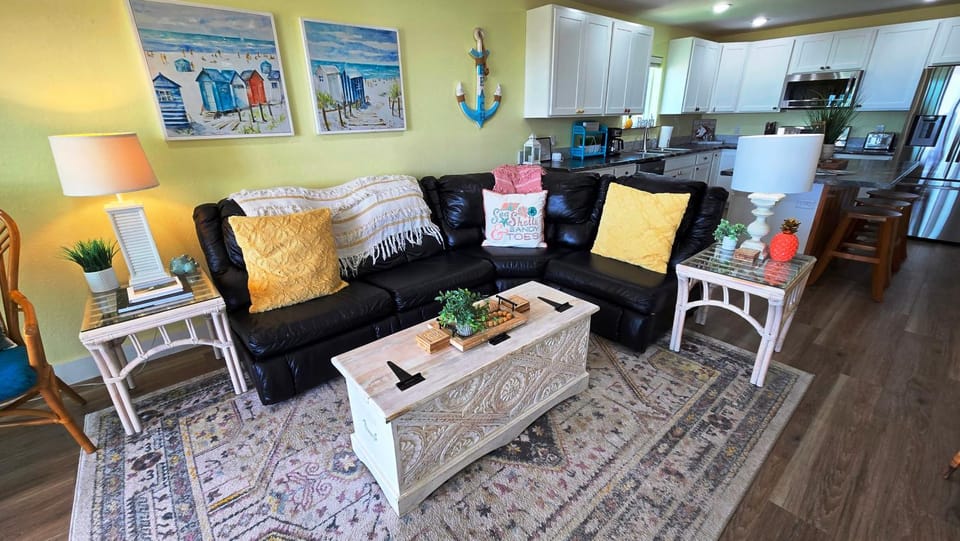 Private Lazy River Pool, 4-bed house, & dock House in Marathon