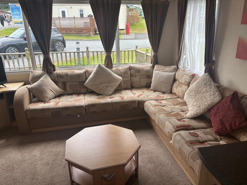 Clarach Bay Escape 3 Bedroom PetFriendly Caravan with Decking Sleeps 6 House in Tirymynach