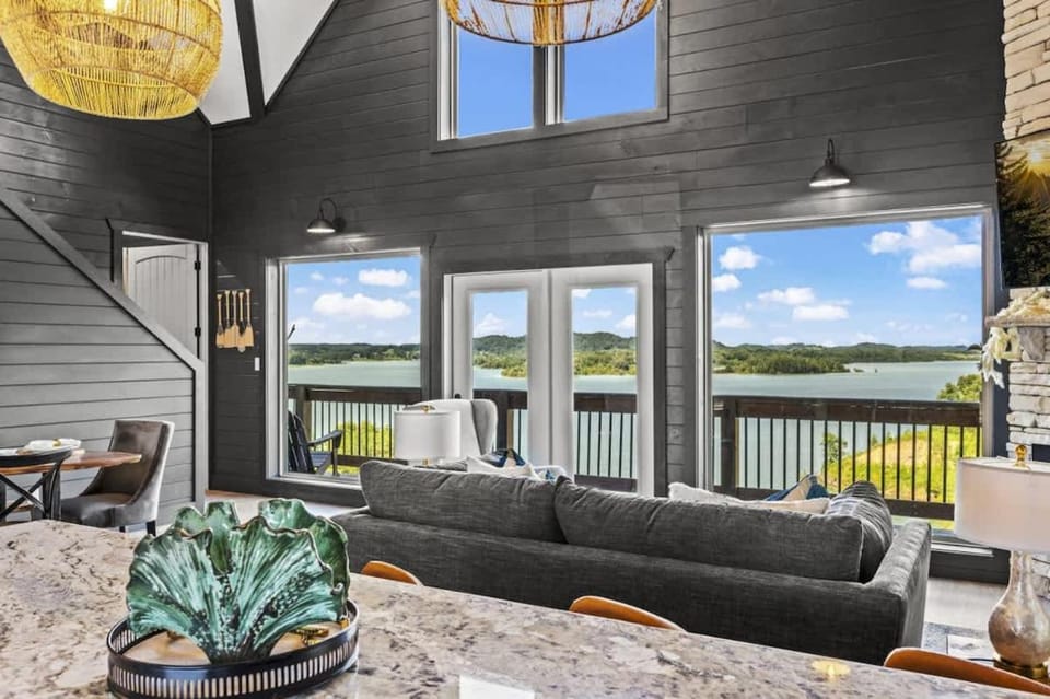 Luxe at Lake Haven - Pool Hot Tub and Game Room House in Douglas Lake