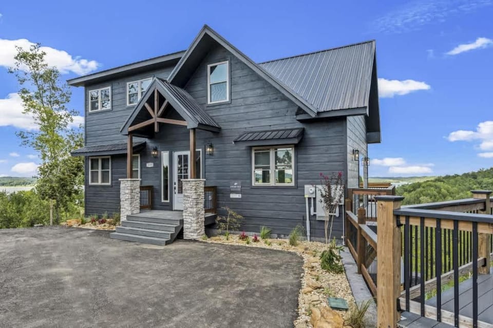 Luxe at Lake Haven - Pool Hot Tub and Game Room House in Douglas Lake