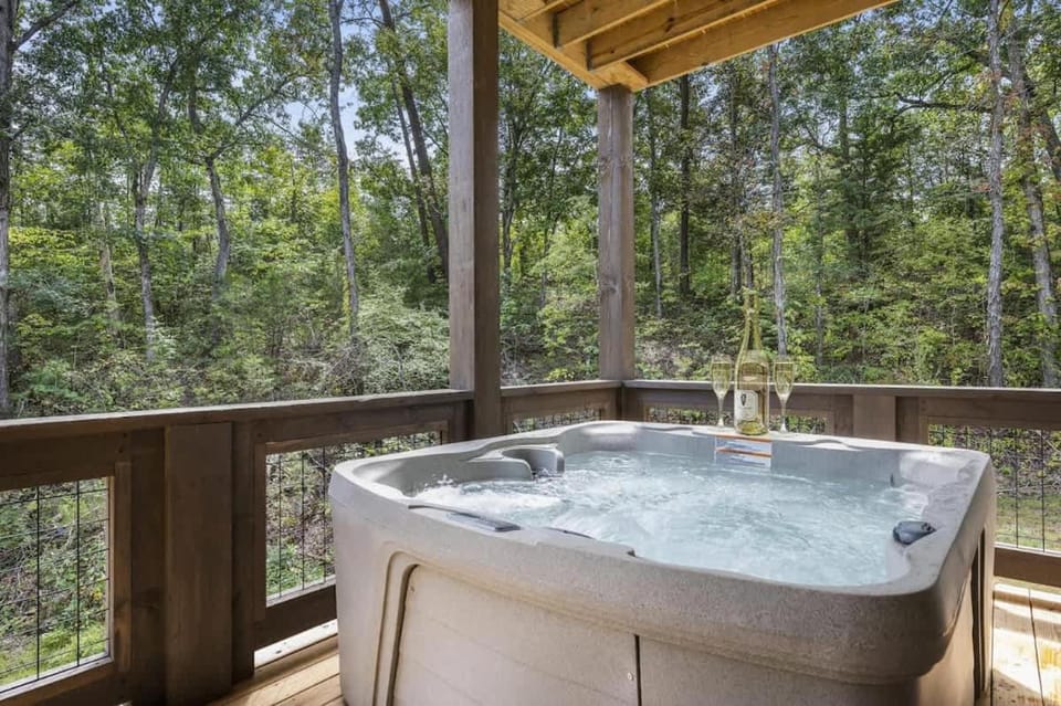 Starlight Ridge - Luxury Indoor Pool with Theatre House in Sevier County