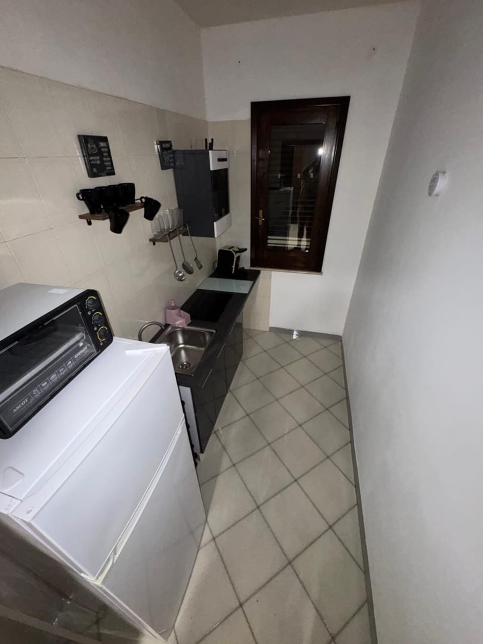 Kitchen or kitchenette, oven
