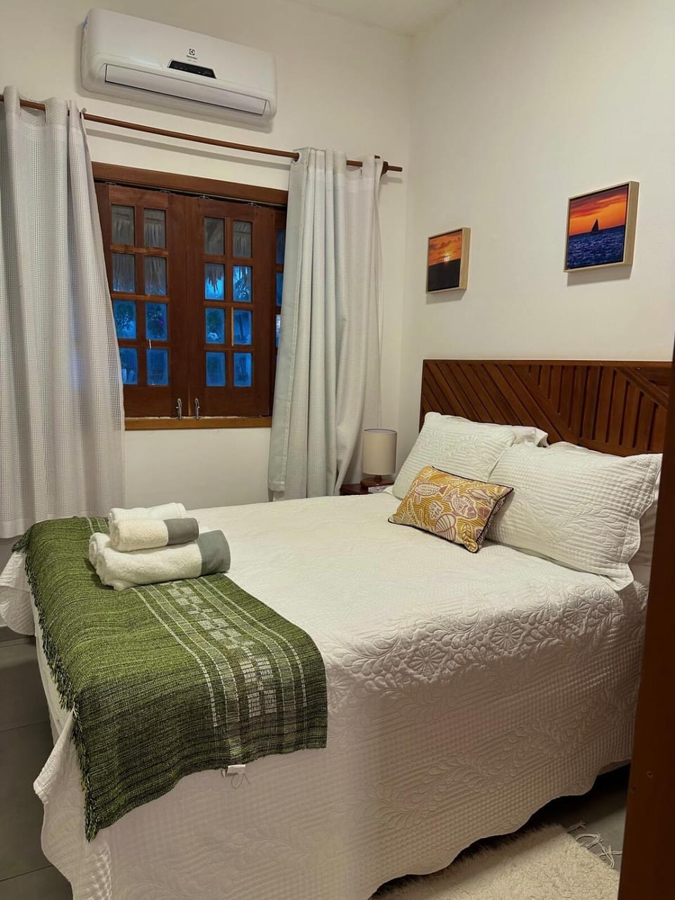 Bed, Photo of the whole room, Bedroom, towels, air conditioner
